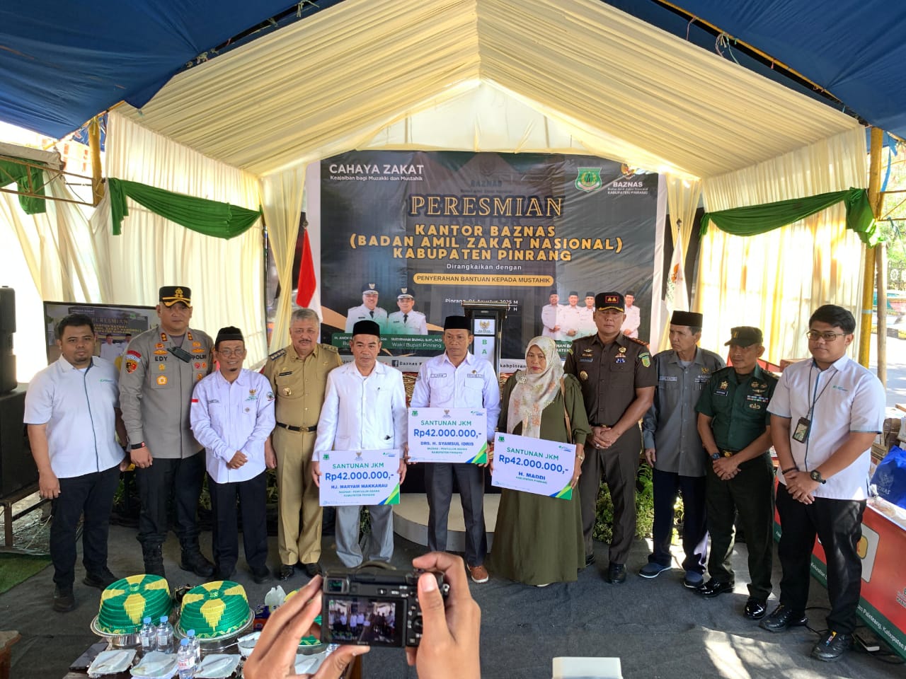 Hadiri Peresmian Kantor BAZNAS Kapolres Pinrang Serahkan Bantuan Kepada Mustahik