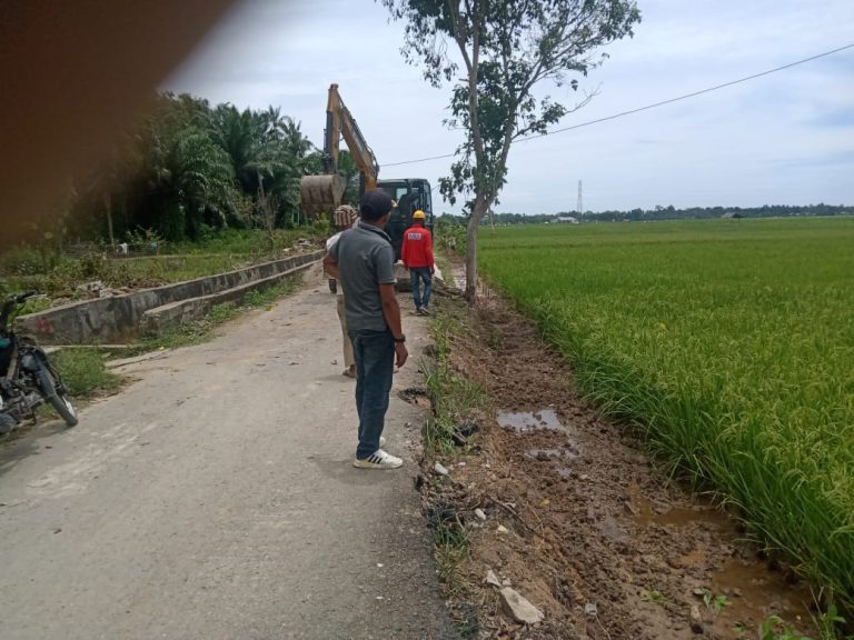 Proyek Siluman Di Desa Tunong Bugeng Dusun Paya Wee Kecamatan Darul Falah Diduga Sangat Melanggar Dengan Undang-Undang KIP