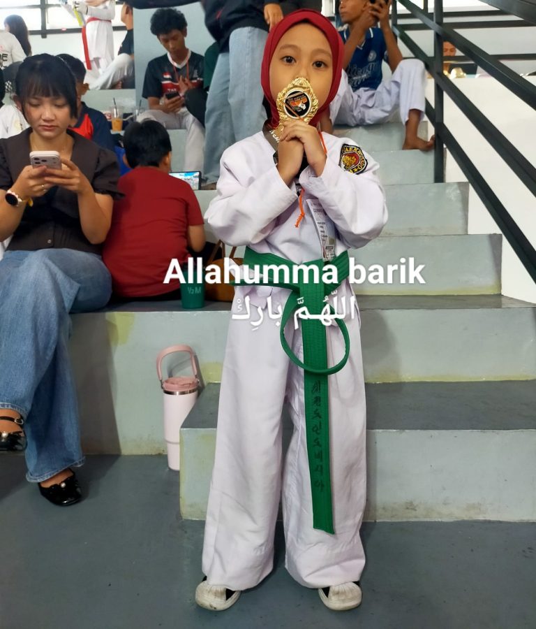 Malaika Afrah Shakira Harumkan Nama Mamuju, Raih Medali Emas Taekwondo di GOR UMI Makassar