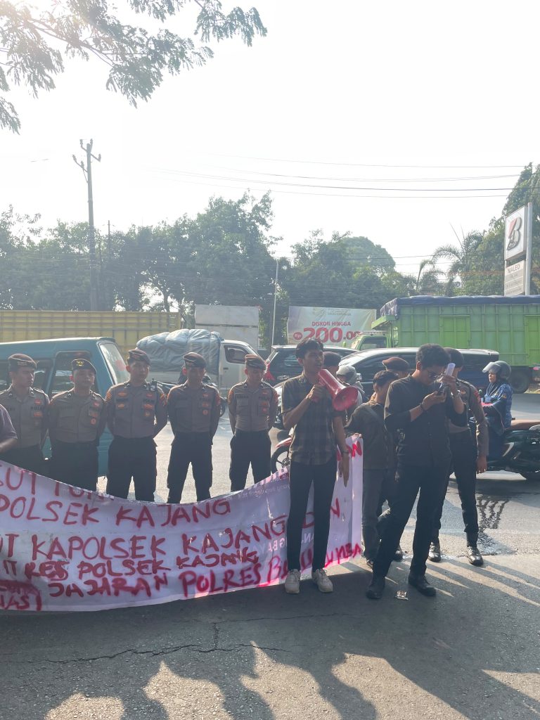 Unjuk Rasa di Mapolda Sulsel Desak Usut Tuntas Kematian Tahanan Polsek Kajang