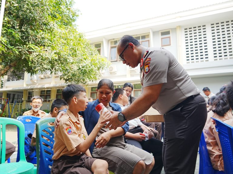 Polda Sulsel Gelar Ibadah Oikumene Bersama Anak-Anak SLB Rajawali Makassar, Wujudkan Kepedulian dan Pelayanan Kasih Polri